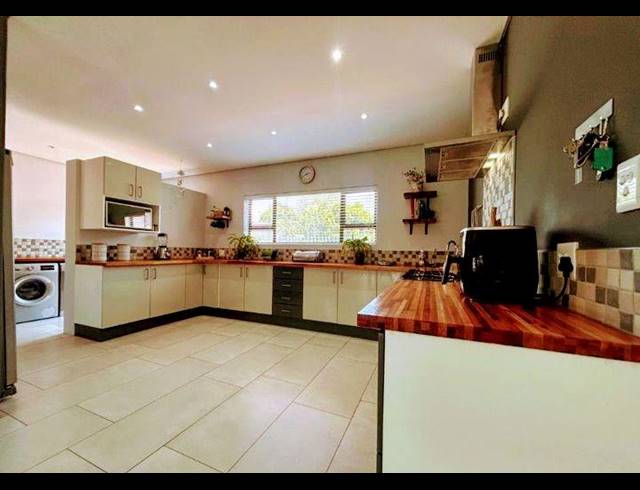 3 BEDROOM HOUSE FOR SALE IN BRACKENHURST